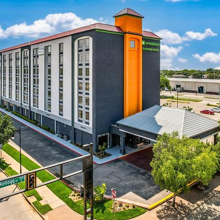 Wyndham Garden Wichita Downtown Hotel Bagian luar foto