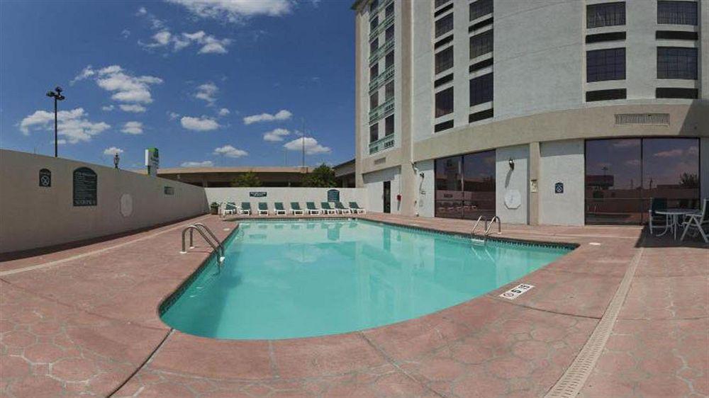 Wyndham Garden Wichita Downtown Hotel Bagian luar foto