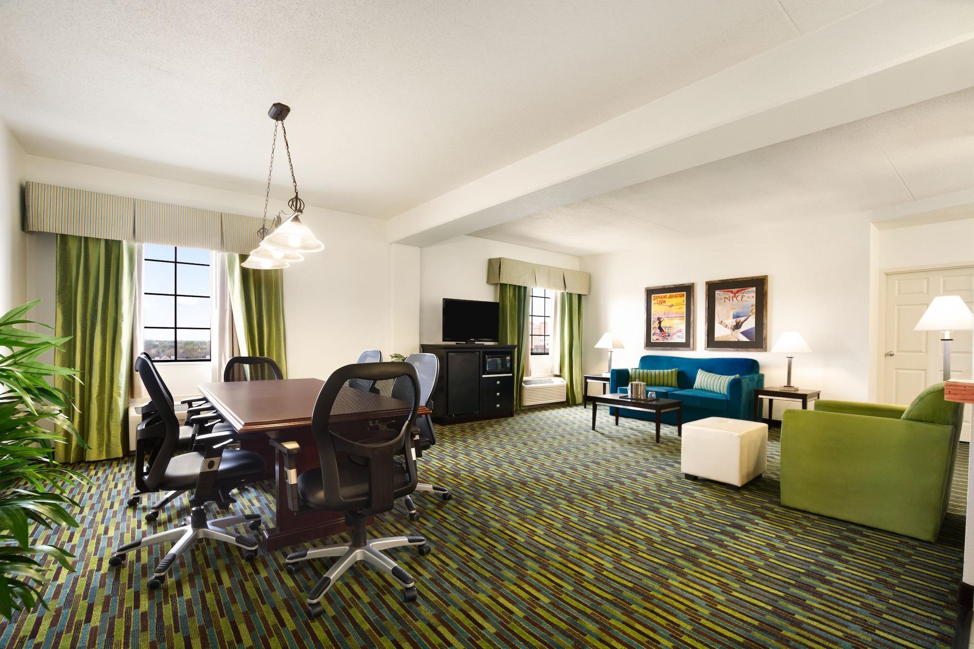 Wyndham Garden Wichita Downtown Hotel Bagian luar foto