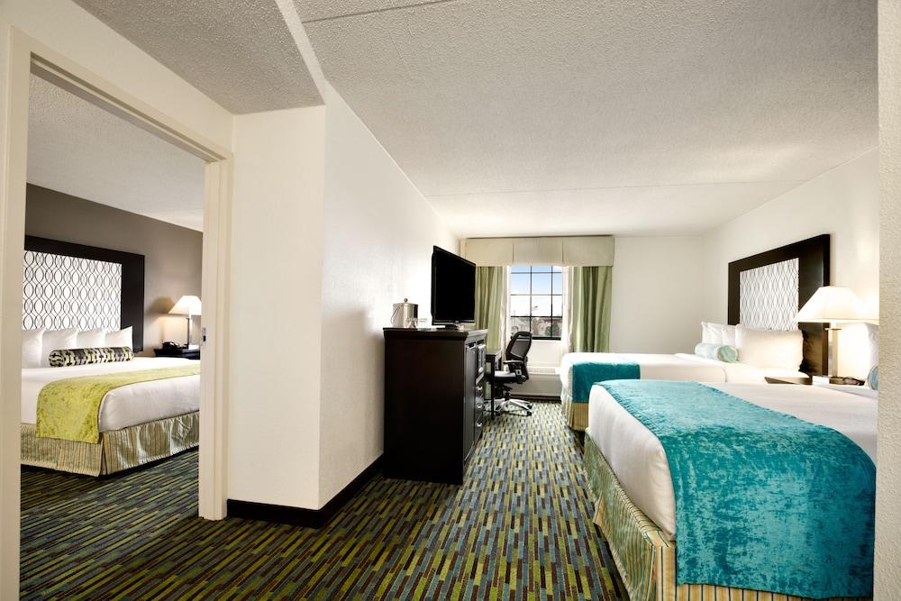 Wyndham Garden Wichita Downtown Hotel Bagian luar foto