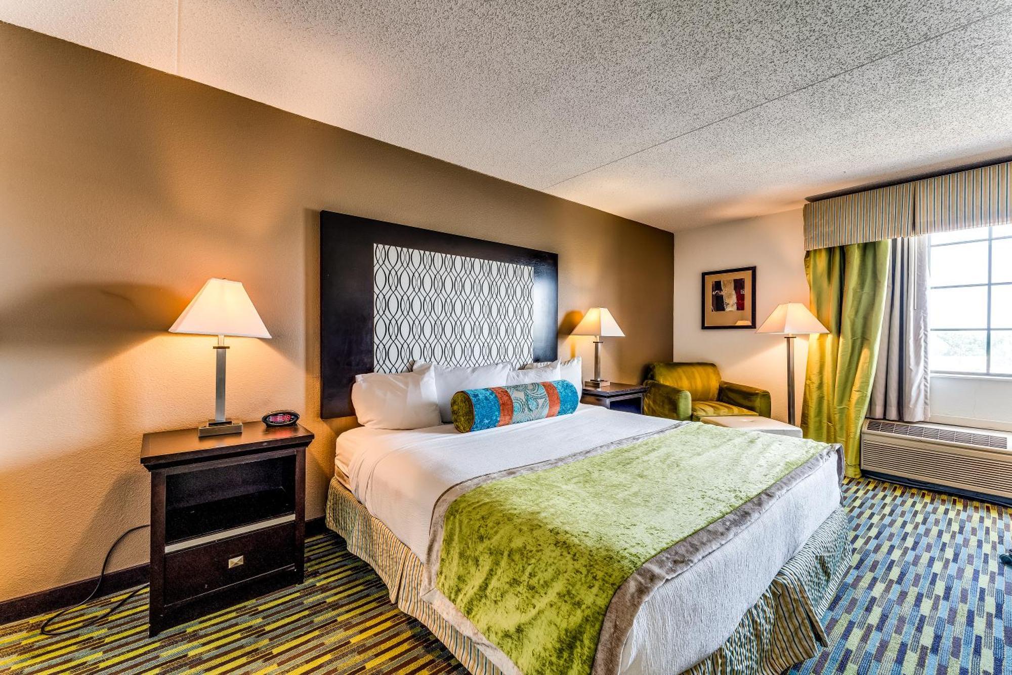 Wyndham Garden Wichita Downtown Hotel Bagian luar foto