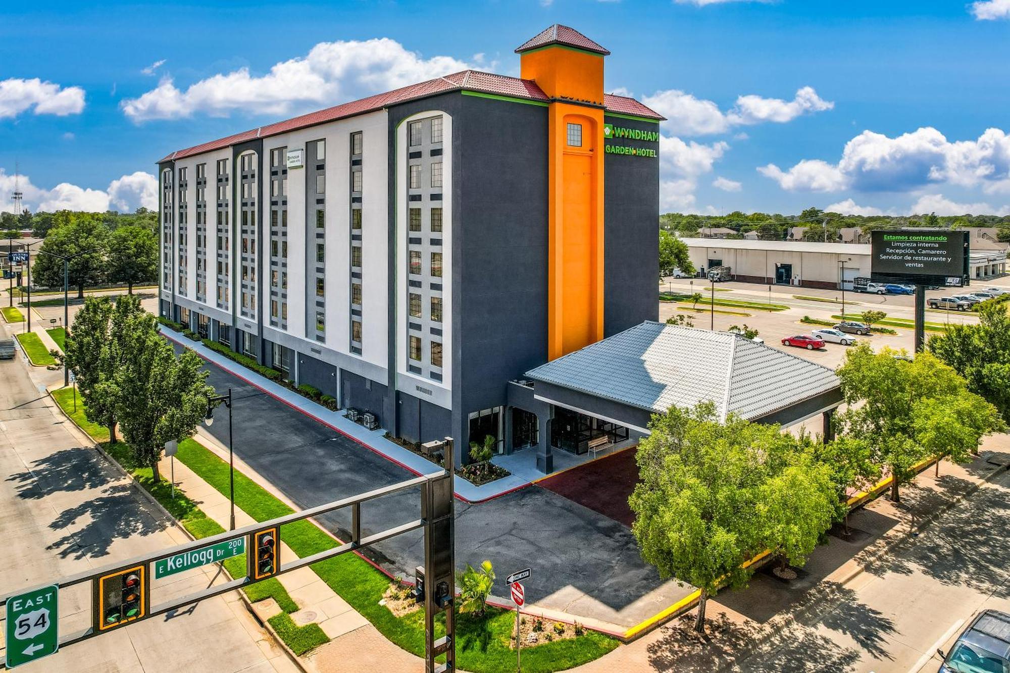 Wyndham Garden Wichita Downtown Hotel Bagian luar foto