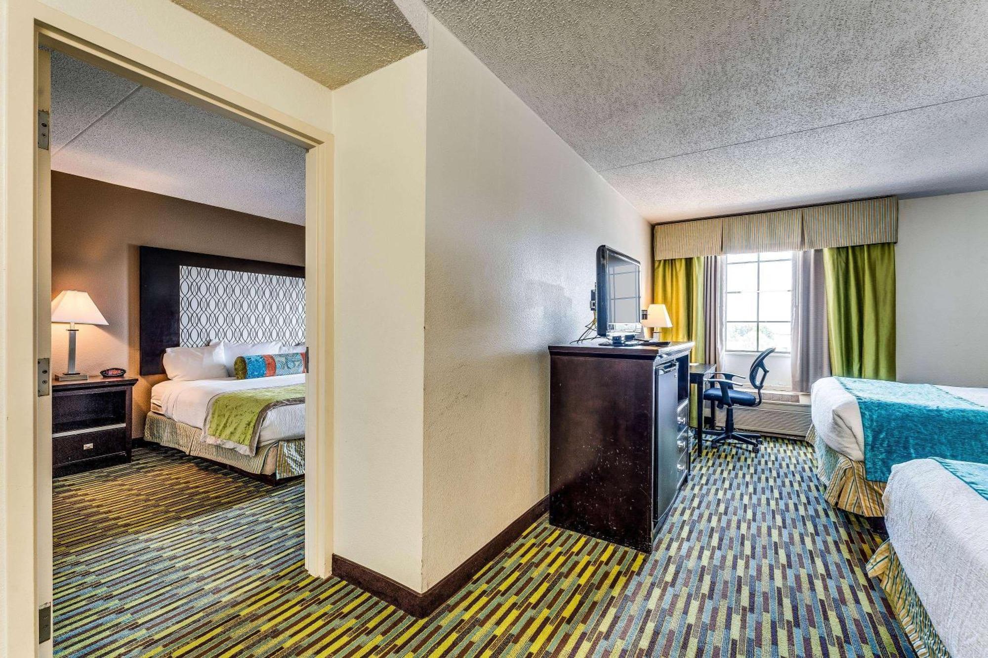 Wyndham Garden Wichita Downtown Hotel Bagian luar foto