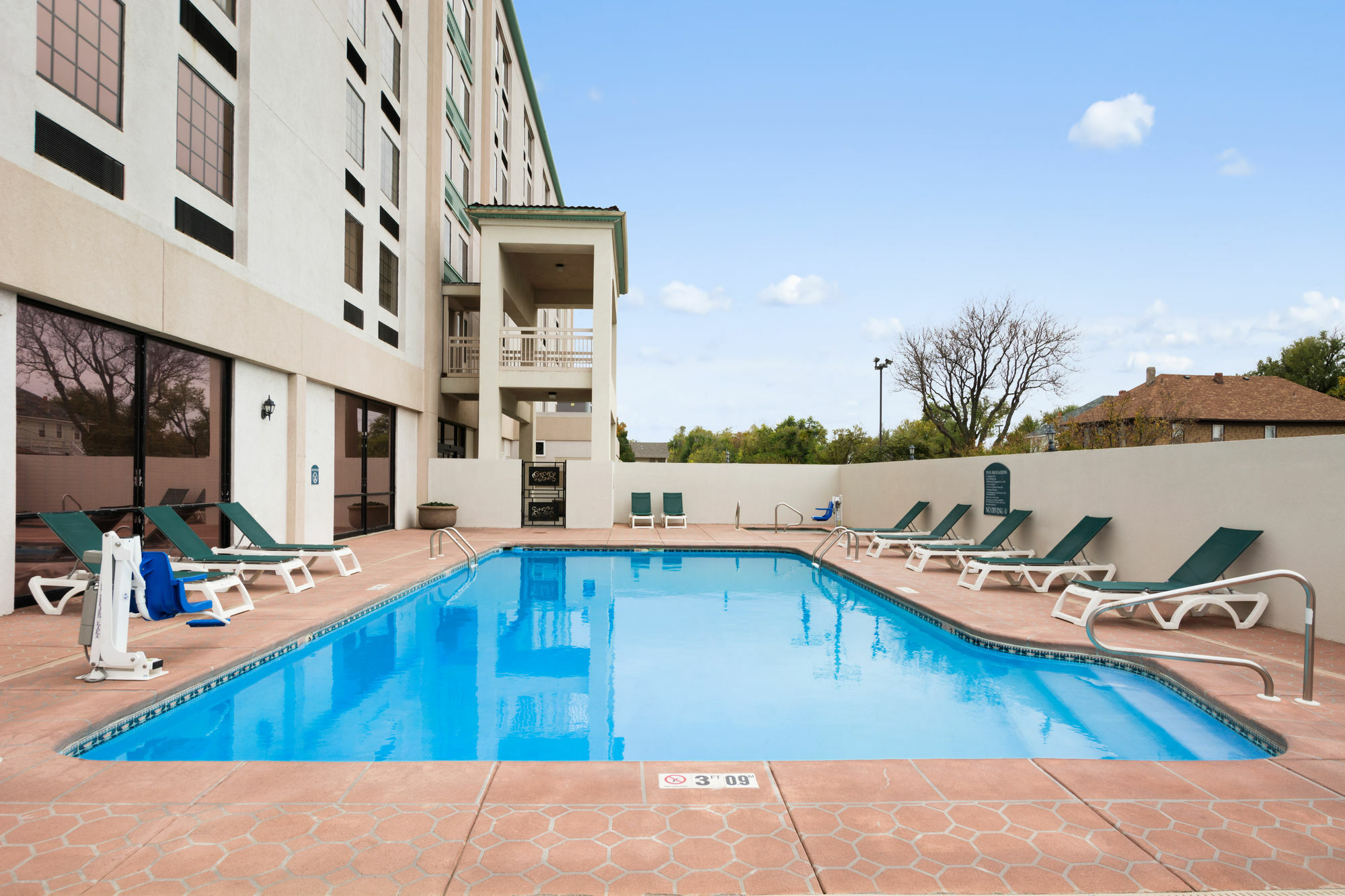 Wyndham Garden Wichita Downtown Hotel Bagian luar foto